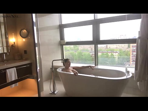 ❤️ Riesiges Babe wichst leidenschaftlich ihre Muschi im Badezimmer ☑ Hard porn bei de.it-com.top ❌