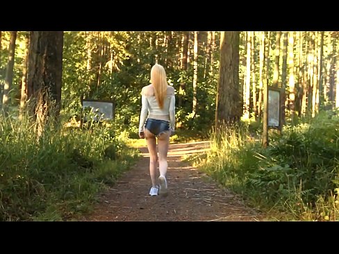 ❤️ Schöne Frau bewegt sich langsam, nicht nackt Video ☑ Hard porn bei de.it-com.top ❌